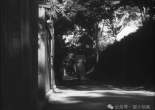 小津安二郎《东京之女》（東京の女‎，1933）有这么一段“引用”：良一和女友春江在戏院看电影，看的是《假如我有一百万》（If I Had a Million‎，1932），这是一部由七位导演（又有一说是八位，但在影片片头上的工作人员字卡只有七个名字）各拍一段落而组成的“集锦片”。小津理所当然地引用了他崇拜的恩斯特·刘别谦（Ernst Lubitsch）的那一段。